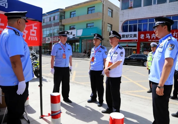 袁小波同志在朔州朔城区督导检查高考安保工作