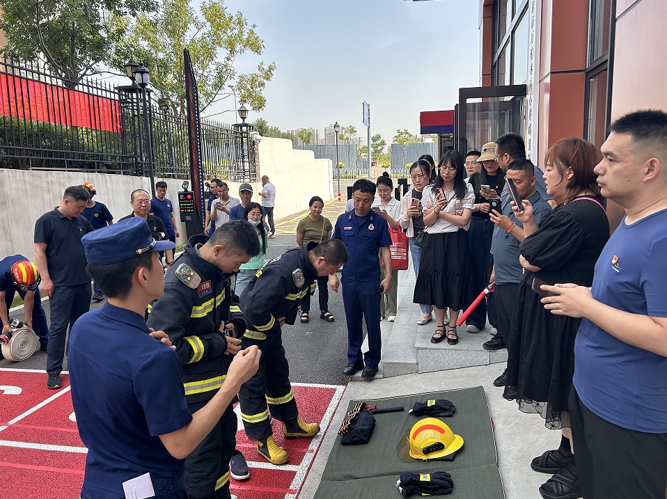太原万柏林区长风西街街道：学习火焰蓝  致敬逆行者