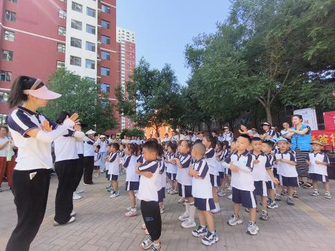 太原万柏林区南寒街道：老爸很“袜”噻  炫“父”在当夏