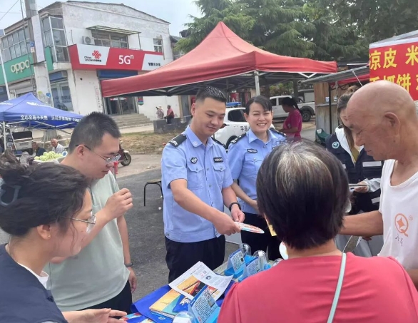 运城平陆县公安局张店派出所联合禁毒社工开展禁毒宣传活动