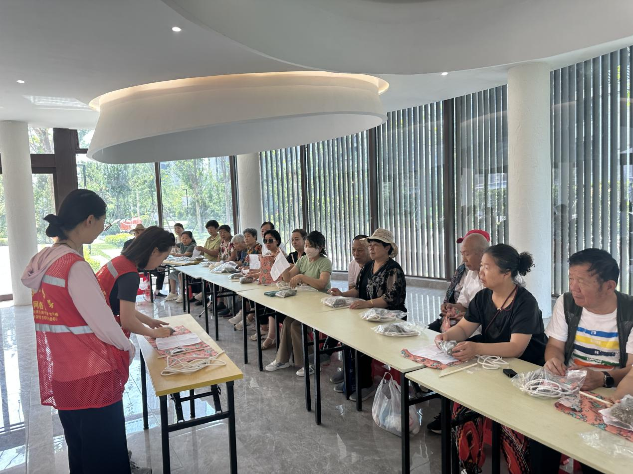 太原万柏林区小井峪街道：与“艾”常伴 “锤”享健康