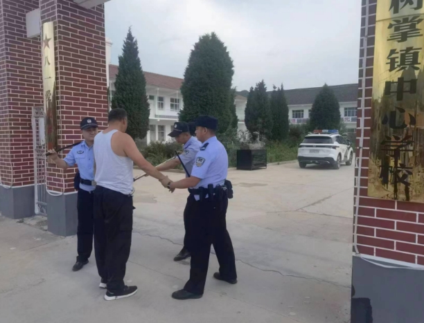 以“练”备战 ，以“演”筑防——长治壶关树掌派出所深入辖区校园开展反恐防暴应急演