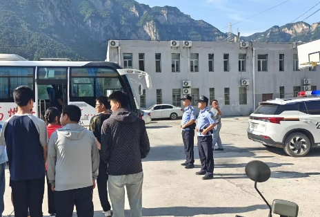 长治壶关：逐梦路上  有警相随