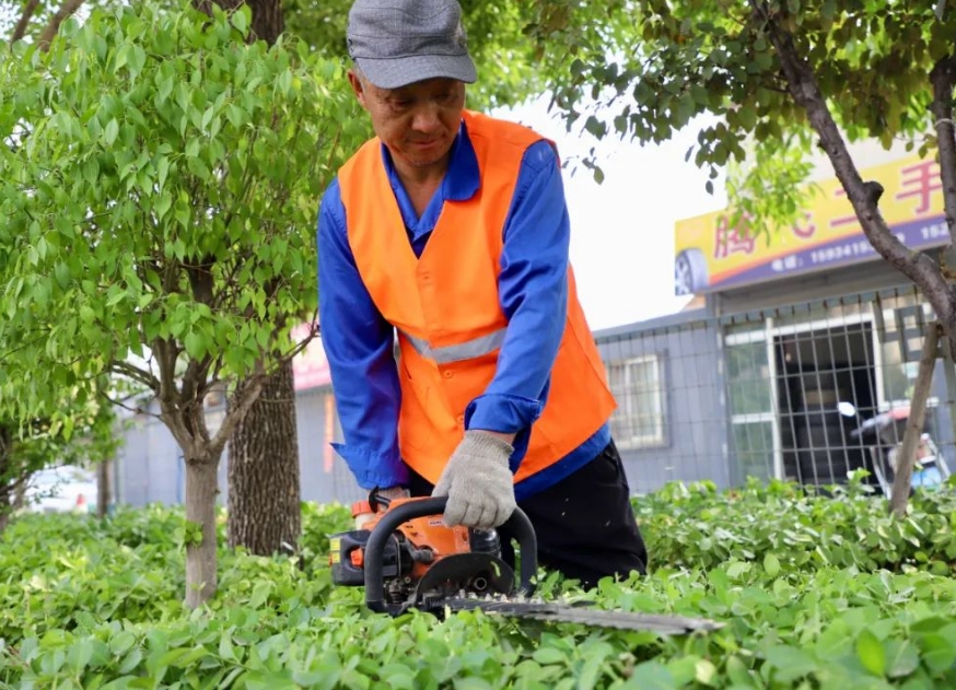 太原小店区各部门：高温坚守一线   用汗水诠释“热辣滚烫”的敬业担当