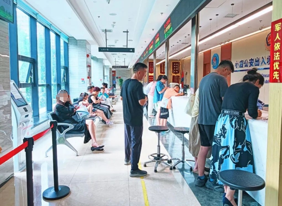 太原小店区政务大厅：办证高峰期  让您轻松办