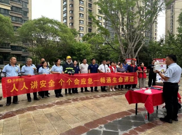 太原万柏林区神堂沟街道：消防演练进小区　畅通生命通道保安全