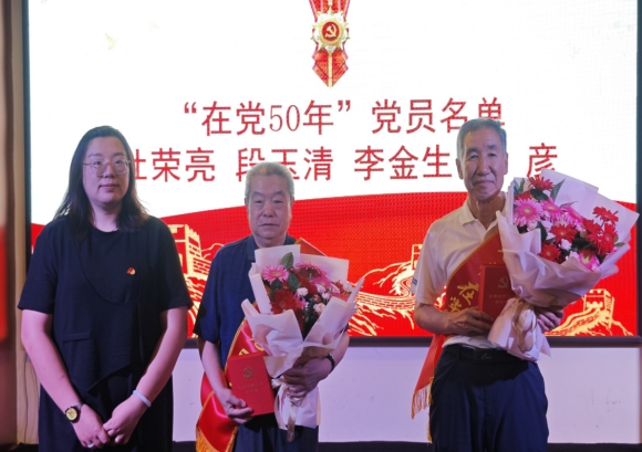 太原万柏林区晋祠路社区开展“我心向光，信念闪耀，迎‘七一’感党恩”活动