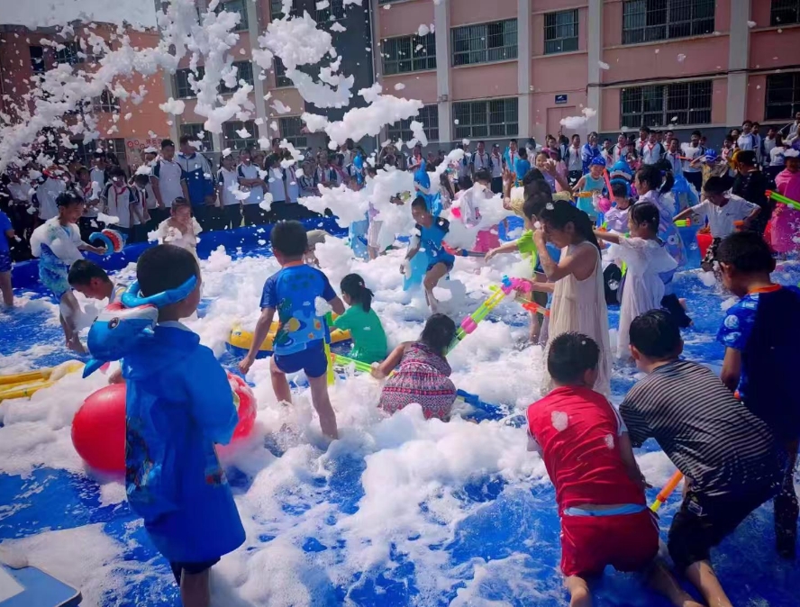 太原晋源区一电学校“夏日奇遇  闪亮童年”乐考趣味足