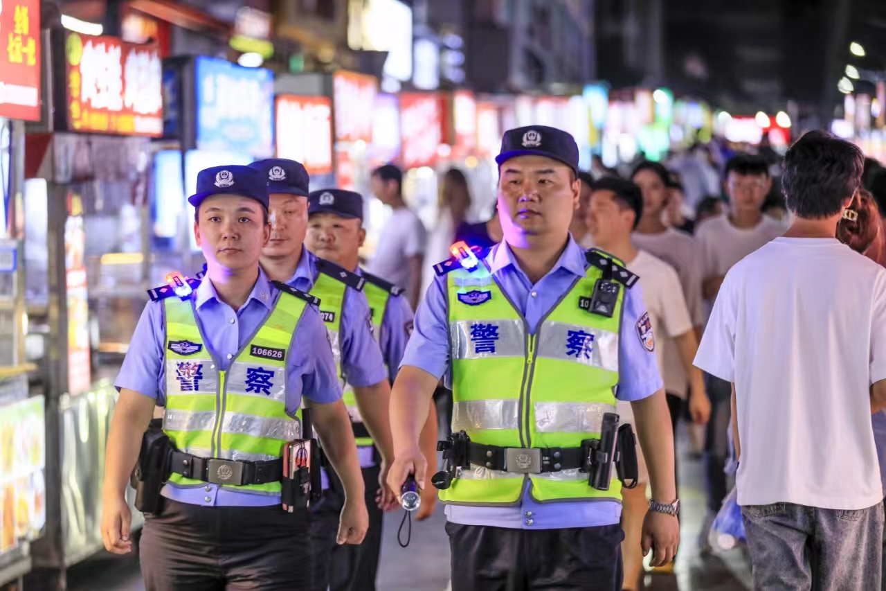 河南警方开展夏夜治安巡查宣防第一次集中统一行动