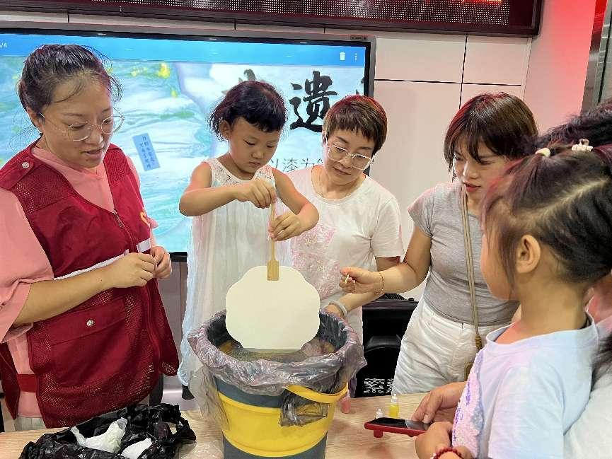 太原万柏林区长风西街街道：“漆”彩纷呈  缤纷一夏