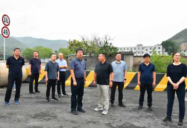 晋中灵石县县长陈昉在汾河灵石段开展巡河工作