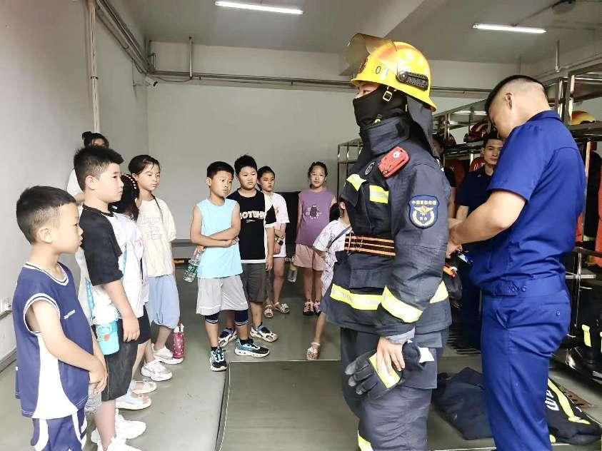 消防趣体验  安全伴我行——太原万柏林区少年儿童暑期社会实践