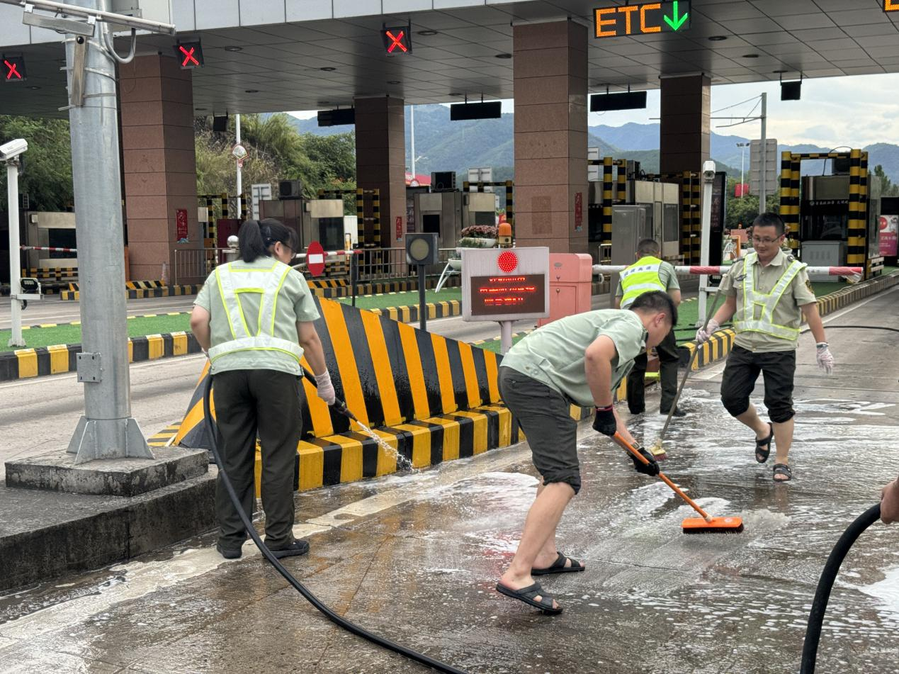 福建省高速公路集团龙岩分公司：齐心协力，营造舒心环境