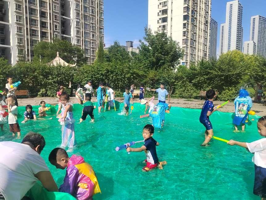 太原万柏林区长风西街街道：清凉一夏  水上狂欢