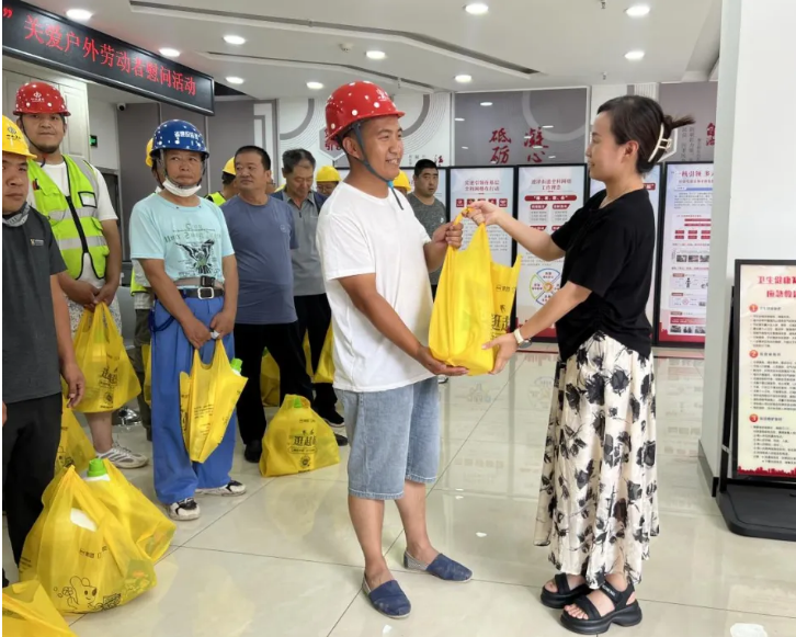 太原迎泽区迎泽街道：驿站送清凉，关怀沁人心