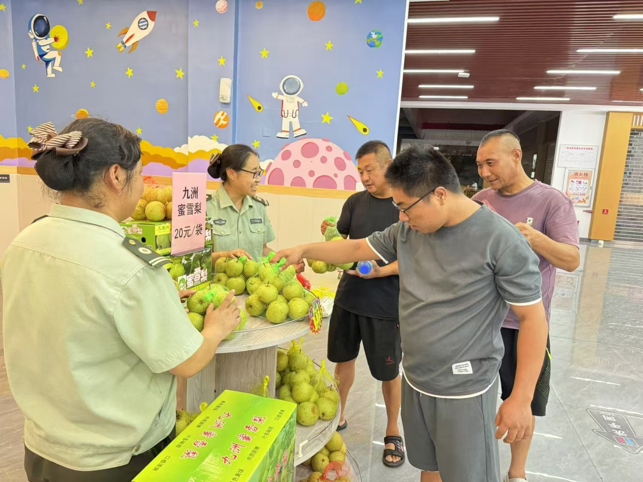 福建龙岩高速：暑运显担当  服务暖人心