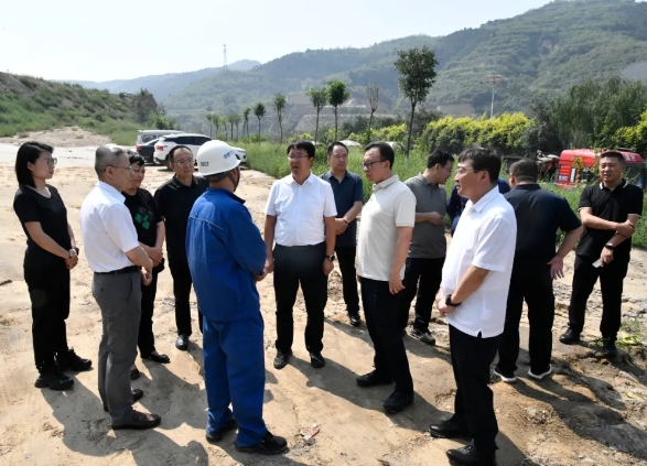 晋中灵石县县长陈昉就化工园区认定工作现场办公