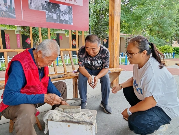 太原尖草坪区南寨街道兴安苑社区88岁赵海珠：磨刀摊“越做越大