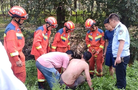 男子跳河轻生，民警勇闯“鬼门关”奋力营救