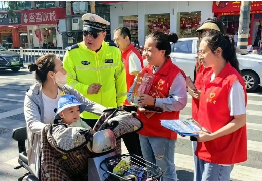 文明出行  安全常伴——临汾市公安局交警支队直属一大队走进辖区社区开展秋季交通安