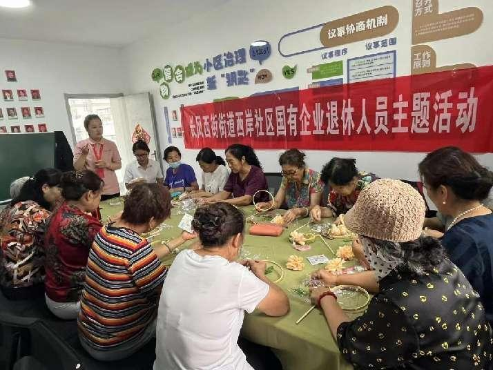 巧手做花灯  幸福迎中秋——太原万柏林区西岸社区开展企退人员