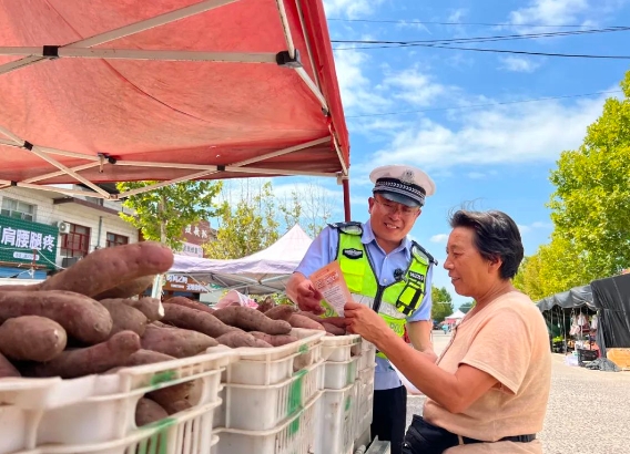 交安宣传进集市  人间烟火话平安—— 临汾公安交警走进辖区农村集市秋季开展交通安