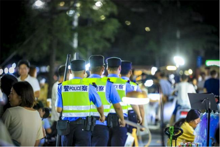 河南警方组织开展夏夜治安巡查宣防第三次集中统一行动