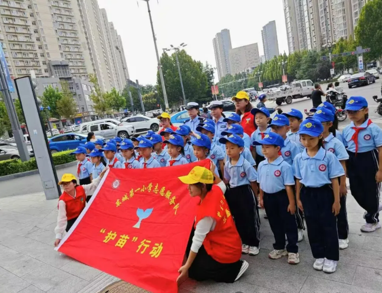 临汾尧都交警：中秋有“警”色 平安月更“圆”