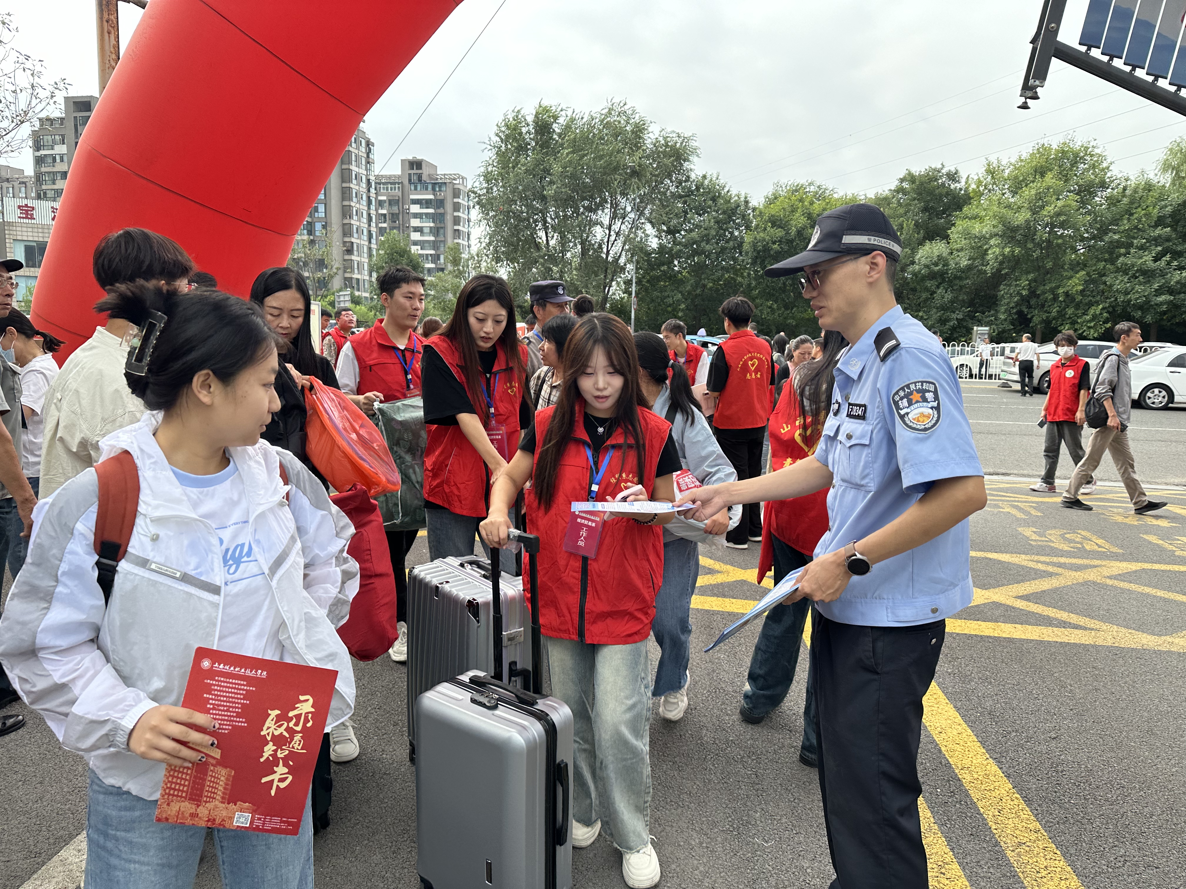 警徽伴明月  守护“有我在”——朔州市新开分局振华街派出所圆满完成中秋假期安保工