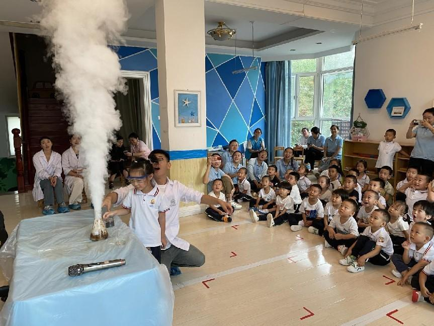 奇思妙想  玩转科学——太原万柏林区丽华社区走进校园开展科普主题活动