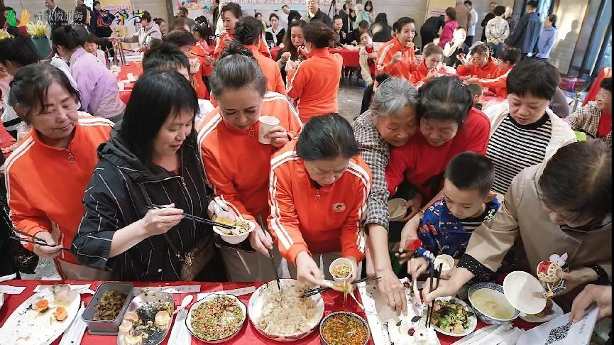 太原万柏林区兴华街道：以爱之名感恩  邻里共享美食盛宴