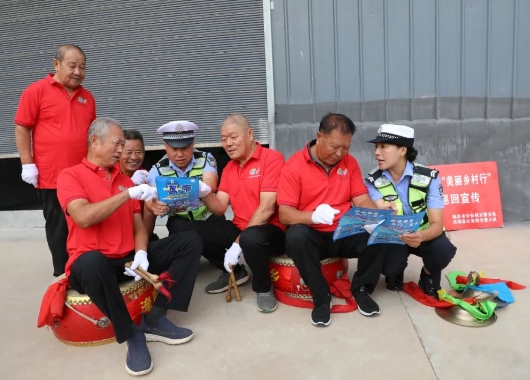 临汾公安交警借力“农民丰收节”开展秋季交通安全宣传教育活动