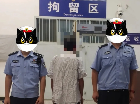 超市遭“暴力盗窃”，玻璃门直接被砸碎······