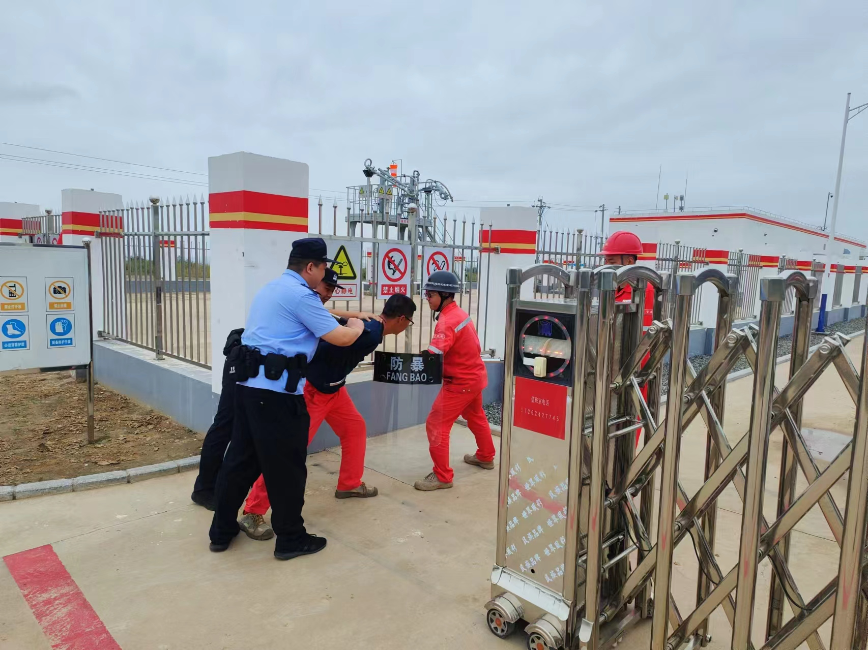 吕梁临县公安局石白头派出所开展反恐演练