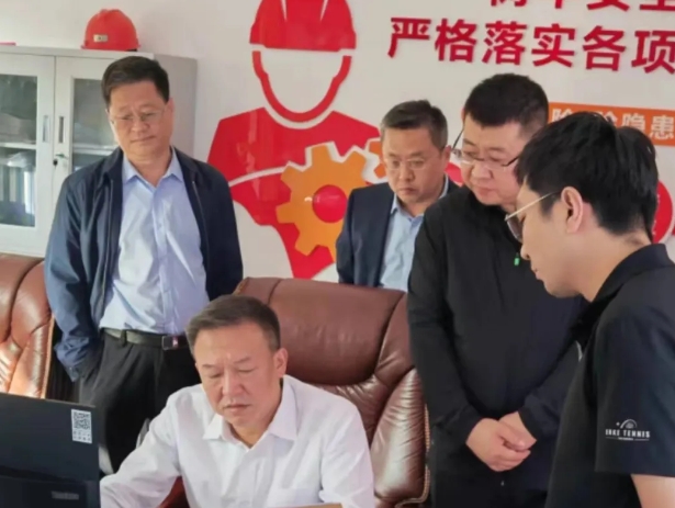 临汾蒲县政府副县长、公安局党委书记、局长席俊峰深入煤矿开展节前安全检查