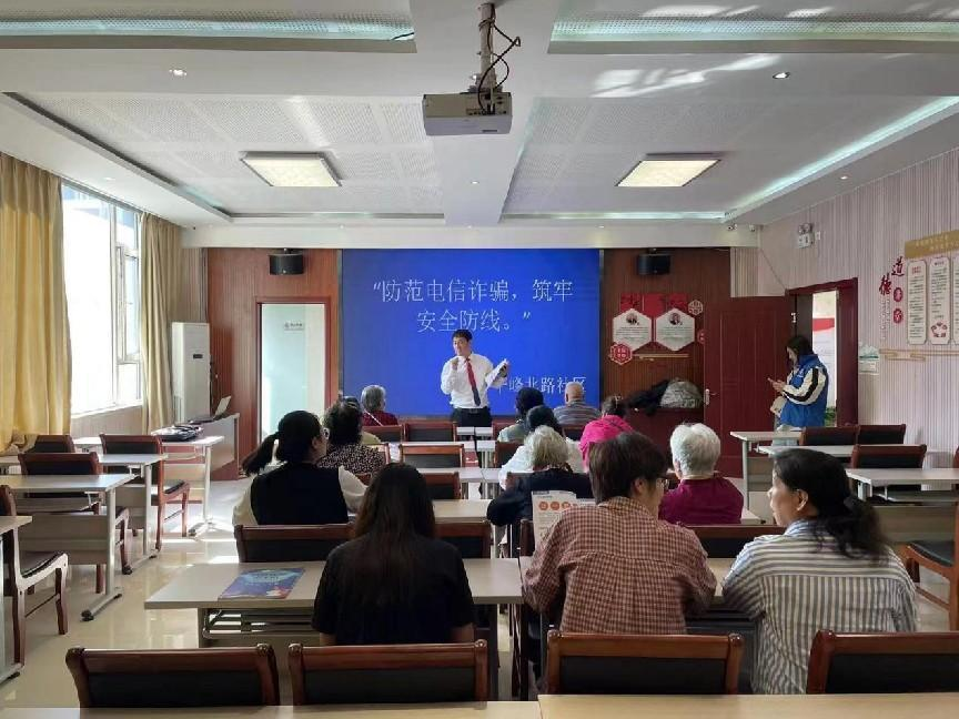 太原万柏林区兴华街道：老年人智能手机教学