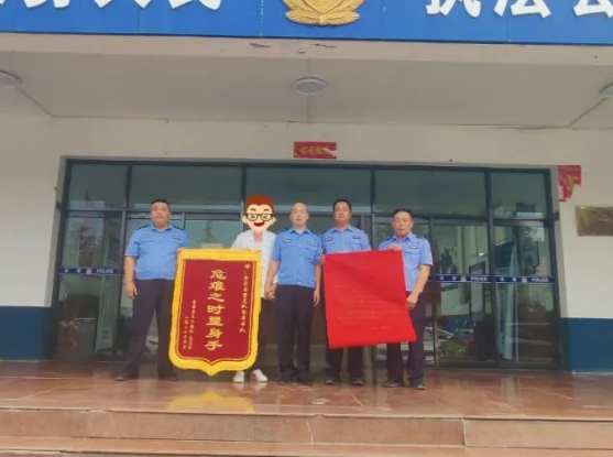 锦旗+感谢信！长治壶关交警收获“双重”认可