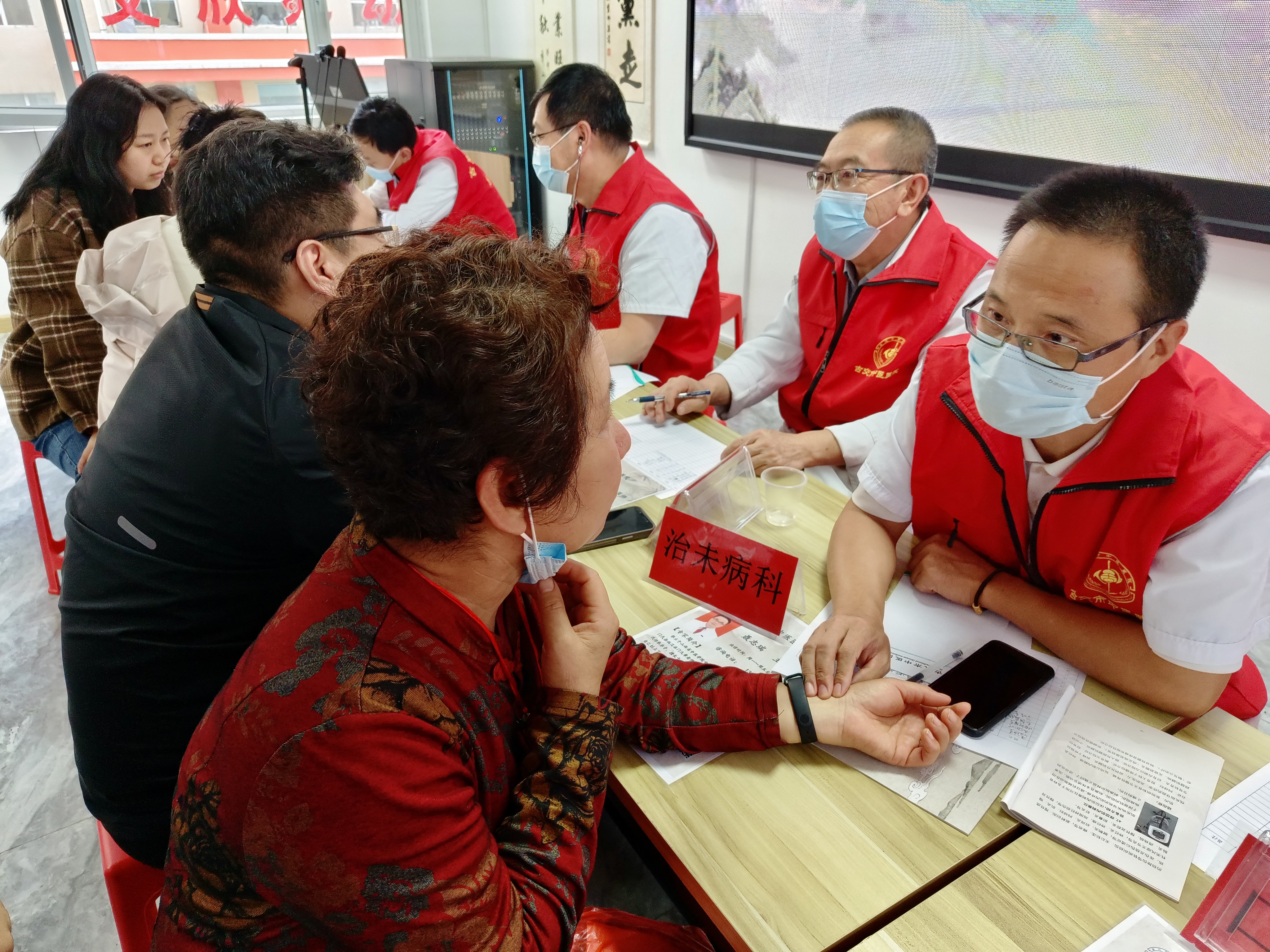太原古交市中医医院：迎国庆  爱心义诊进社区  送健康  暖心服务家门口 