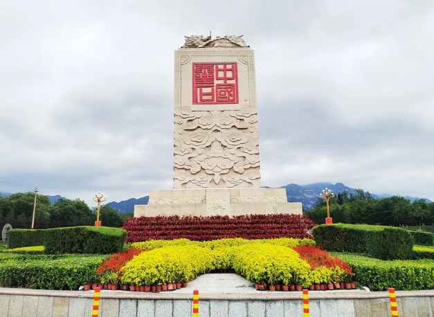 晋中灵石：鲜花布景迎国庆  花团锦簇氛围浓