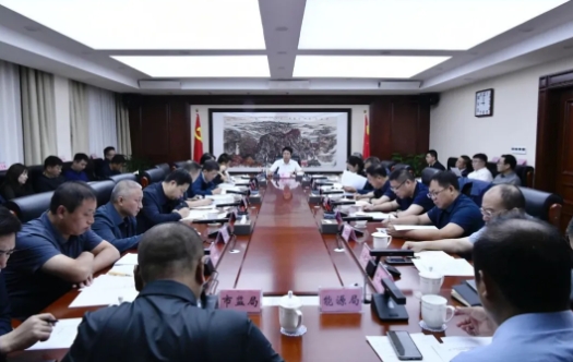 晋中灵石县县长陈昉主持召开全县前三季度经济运行分析会议