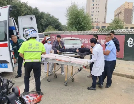 一天两件暖心事！这个秋天充满“交警温度”