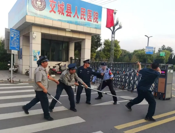 吕梁交城县公安局内保科组织县人民医院最小应急单元专项培训演练