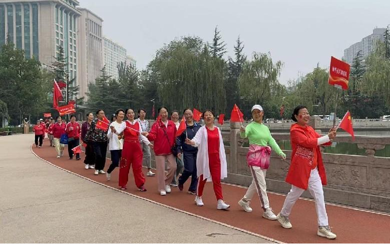 太原万柏林区丽华社区“迎国庆  乐健身”健步走活动