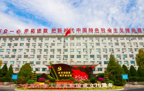 太原小店区布置大型花坛喜迎国庆