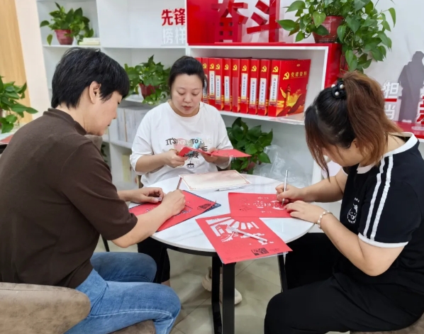 太原小店区亲贤社区：喜迎国庆佳节  厚植爱国情怀