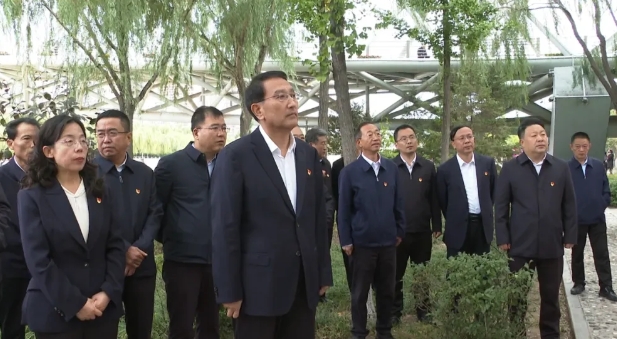 吕梁临县四大班子领导参观临县庆祝全国人民代表大会成立70周年历程展