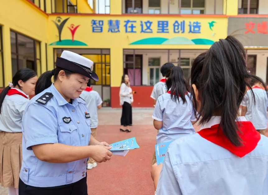 临汾尧都交警校园行 护航“国庆”平安路
