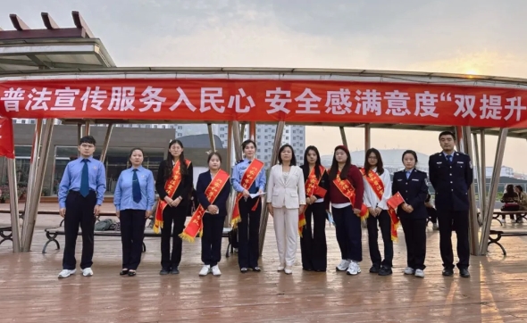 喜迎国庆  普法同行——吕梁兴县县委政法委开展普法宣传活动