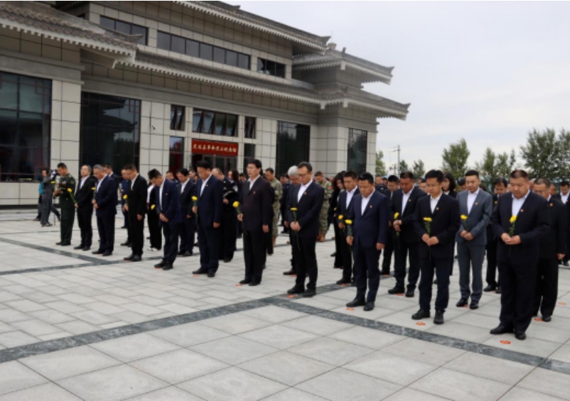 晋中灵石县隆重举行9·30烈士纪念日向人民英雄敬献花篮仪式