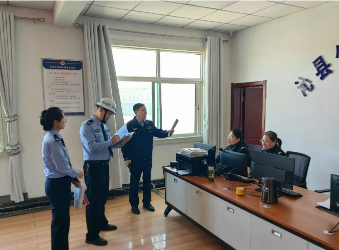 节日督导不松懈  坚守岗位保平安——长治沁县公安局督察大队开展“国庆”期间重点工